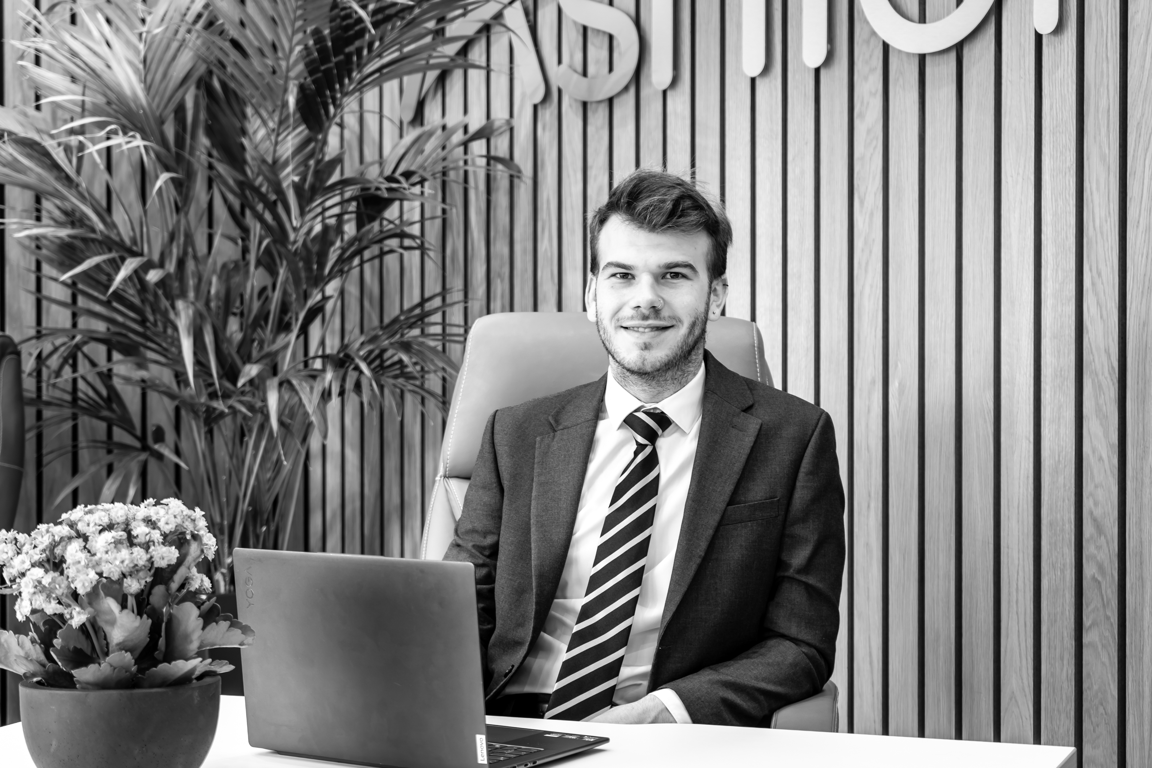 Aaron Mears, Sales Negotiator