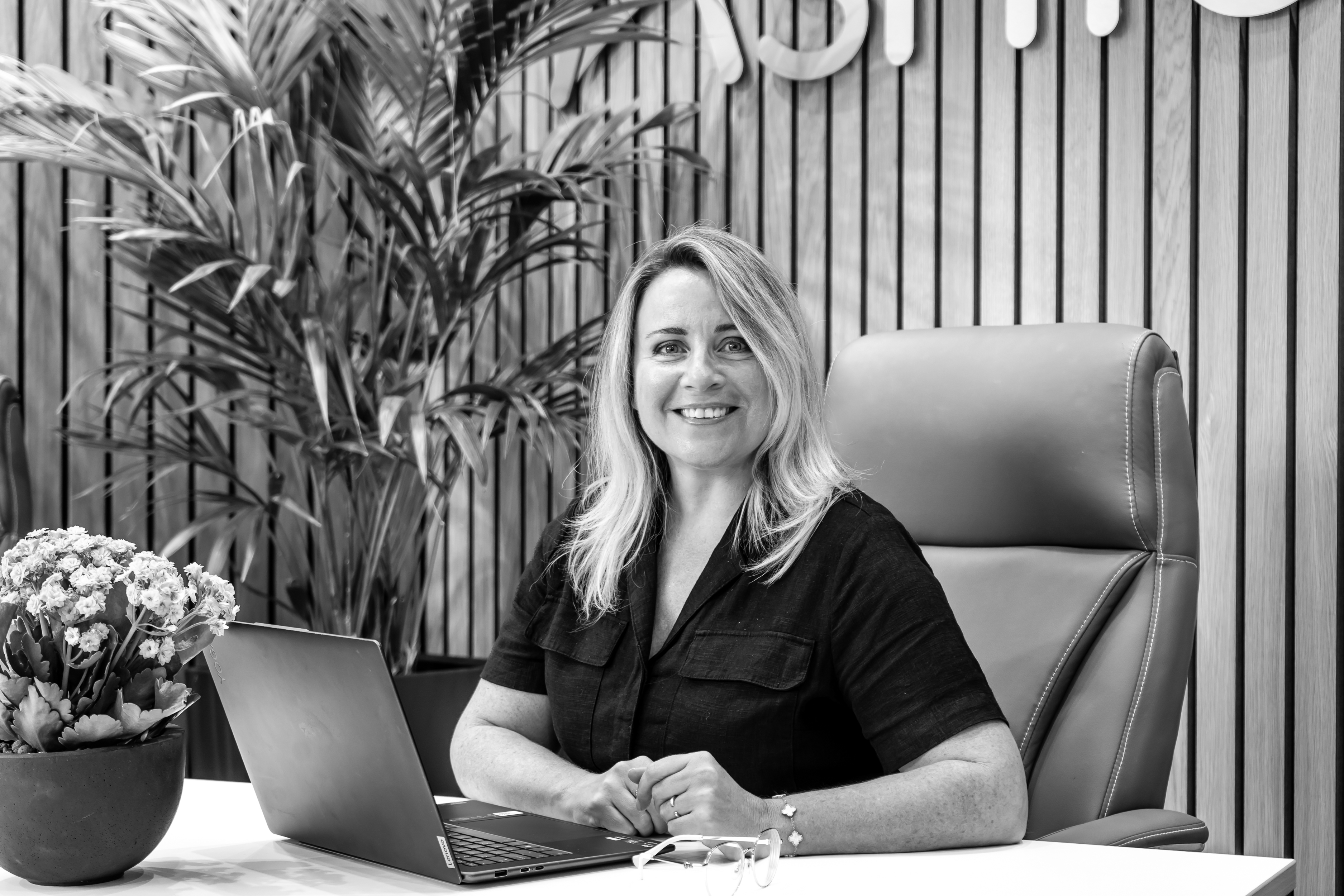Julie Mahan, Valuer 